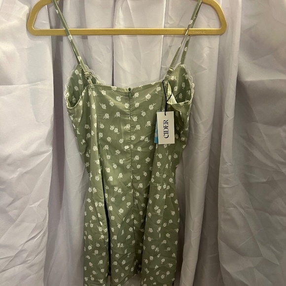 Dress - Picture 3 of 6